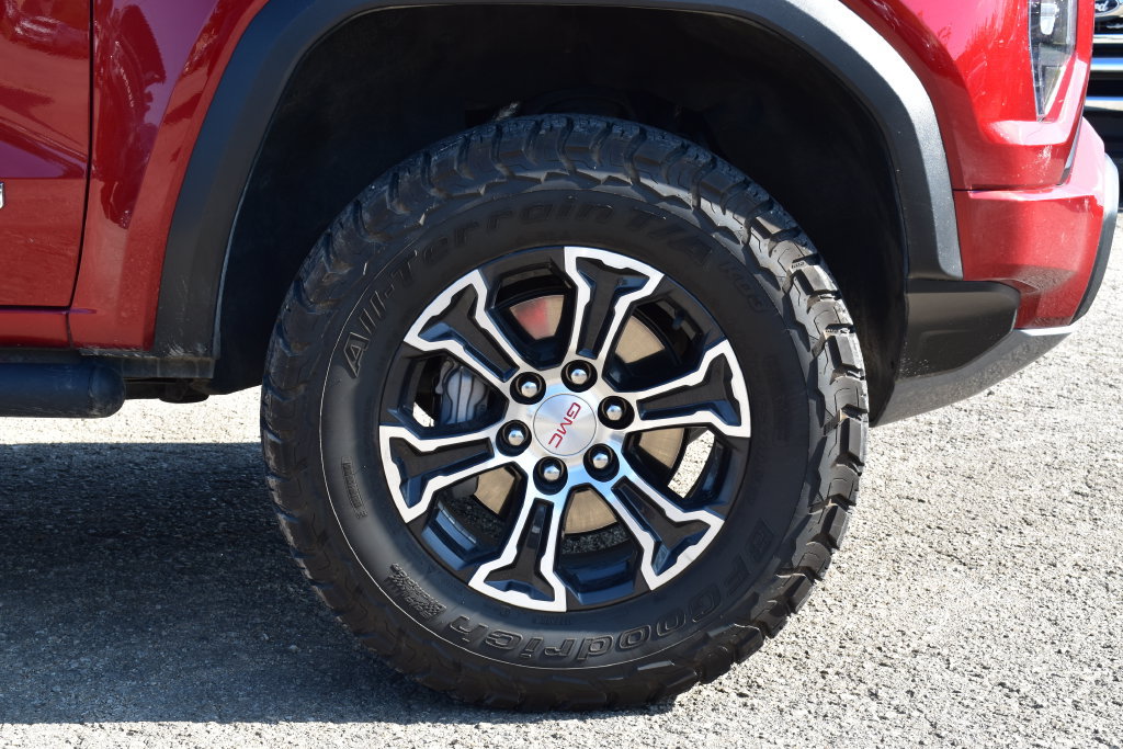 Used 2025 GMC Canyon AT4 w/ Technology Plus Package AWD/4WD image 4