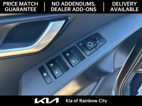 Used 2025 Kia Niro LX image 33