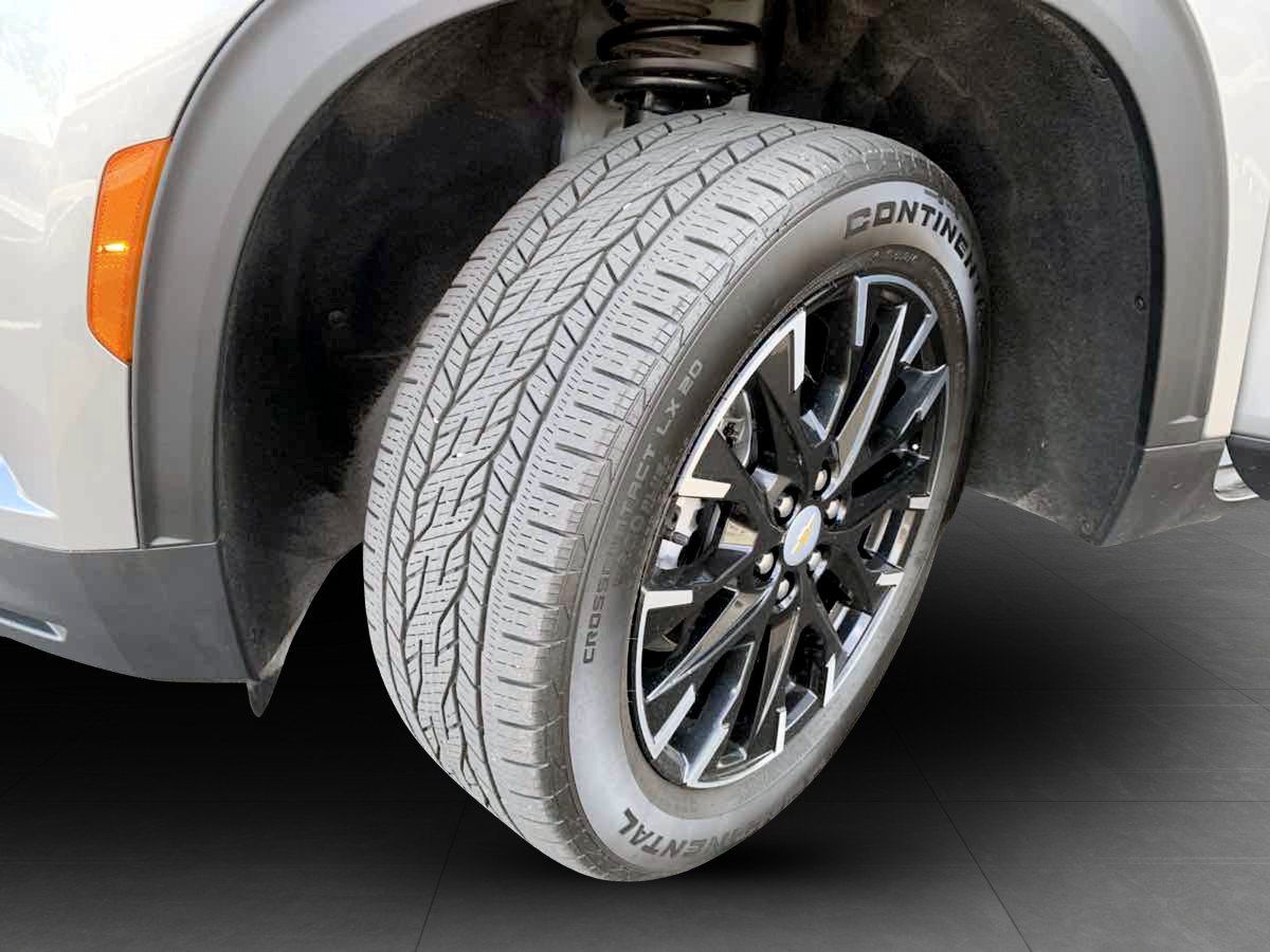 Used 2025 Chevrolet Traverse LT w/ Sun and Wheel Package AWD/4WD image 11
