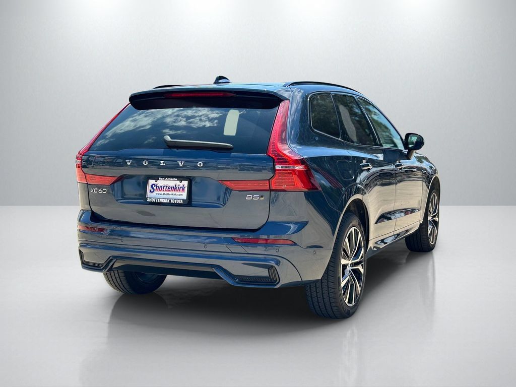 Used 2024 Volvo XC60 B5 Plus AWD/4WD image 5