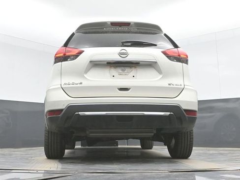 Used 2017 Nissan Rogue SV w/ SV Family Package image 32