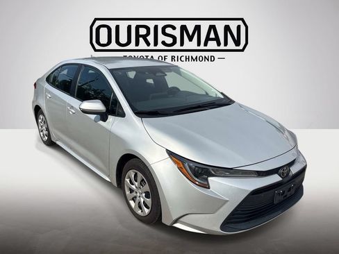 Used 2025 Toyota Corolla LE FWD image 3