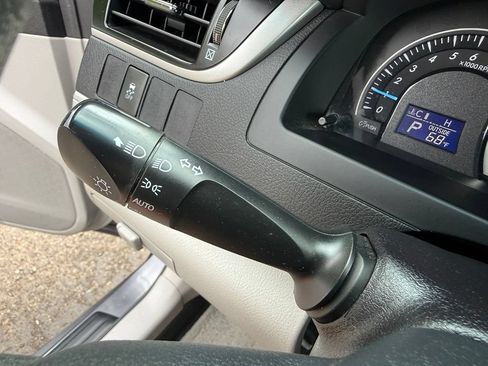 Used 2014 Toyota Camry LE FWD image 27
