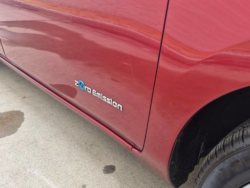 Used 2014 Nissan Leaf S image 31