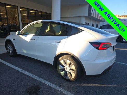 Used 2021 Tesla Model Y Long Range image 2