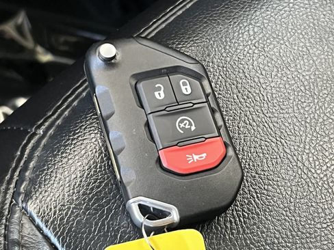 Used 2021 Jeep Wrangler Unlimited Sahara AWD/4WD image 28