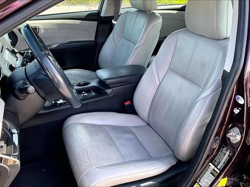 Used 2017 Toyota Avalon Limited w/ Carpet Mat Package FWD image 23