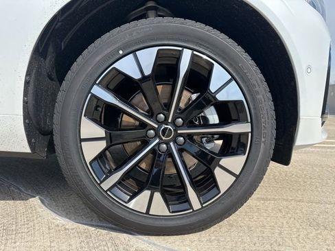 New 2026 Volvo XC60 B5 Plus w/ Climate Package image 9