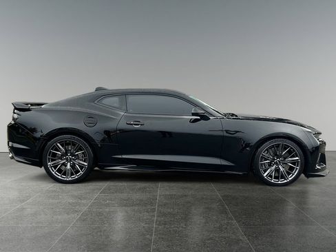 Used 2022 Chevrolet Camaro ZL1 image 9