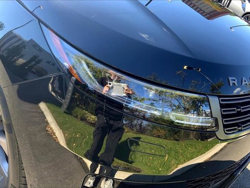 Used 2025 Land Rover Range Rover Sport image 27