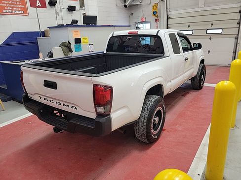 Used 2020 Toyota Tacoma SR image 6
