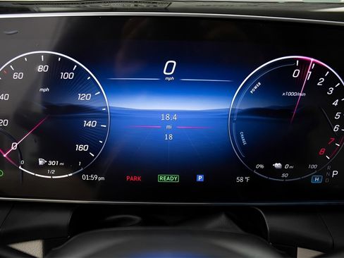 Used 2025 Mercedes-Benz GLC 350e 4MATIC image 34