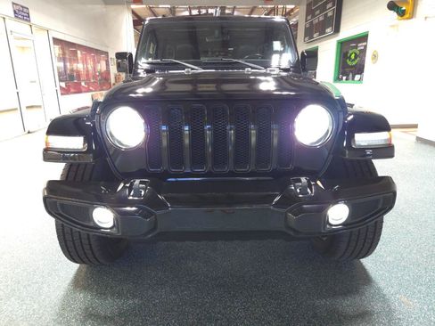 Used 2021 Jeep Wrangler Unlimited Sahara AWD/4WD image 2