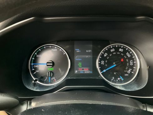 Used 2021 Toyota RAV4 LE AWD/4WD image 24