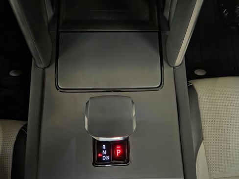 Used 2024 Land Rover Discovery Sport Dynamic SE AWD/4WD image 23