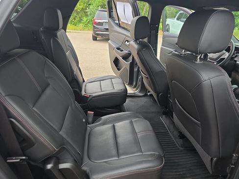 Used 2023 Chevrolet Traverse RS AWD/4WD image 11