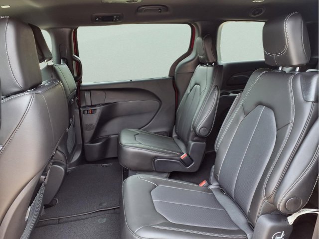 New 2027 Chrysler Pacifica Select FWD image 20