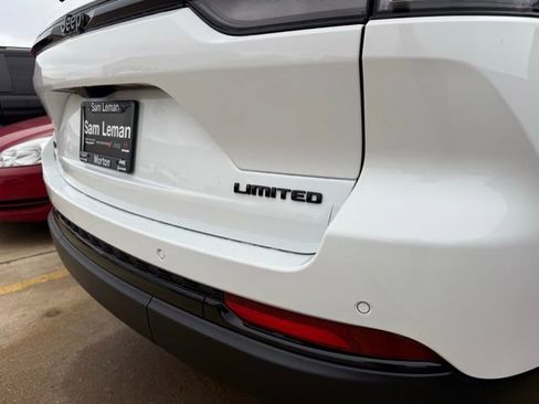 New 2025 Jeep Grand Cherokee Limited w/ Black Appearance Package image 10