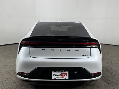 Used 2023 Toyota Prius XLE image 6