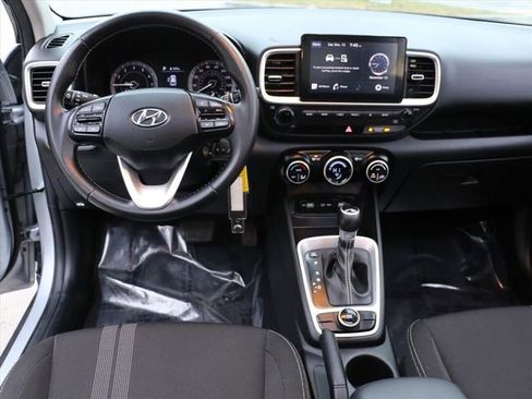 Used 2022 Hyundai Venue SEL w/ Cargo Package image 16