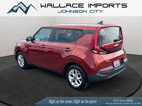 Used 2022 Kia Soul LX w/ Technology Package FWD image 3