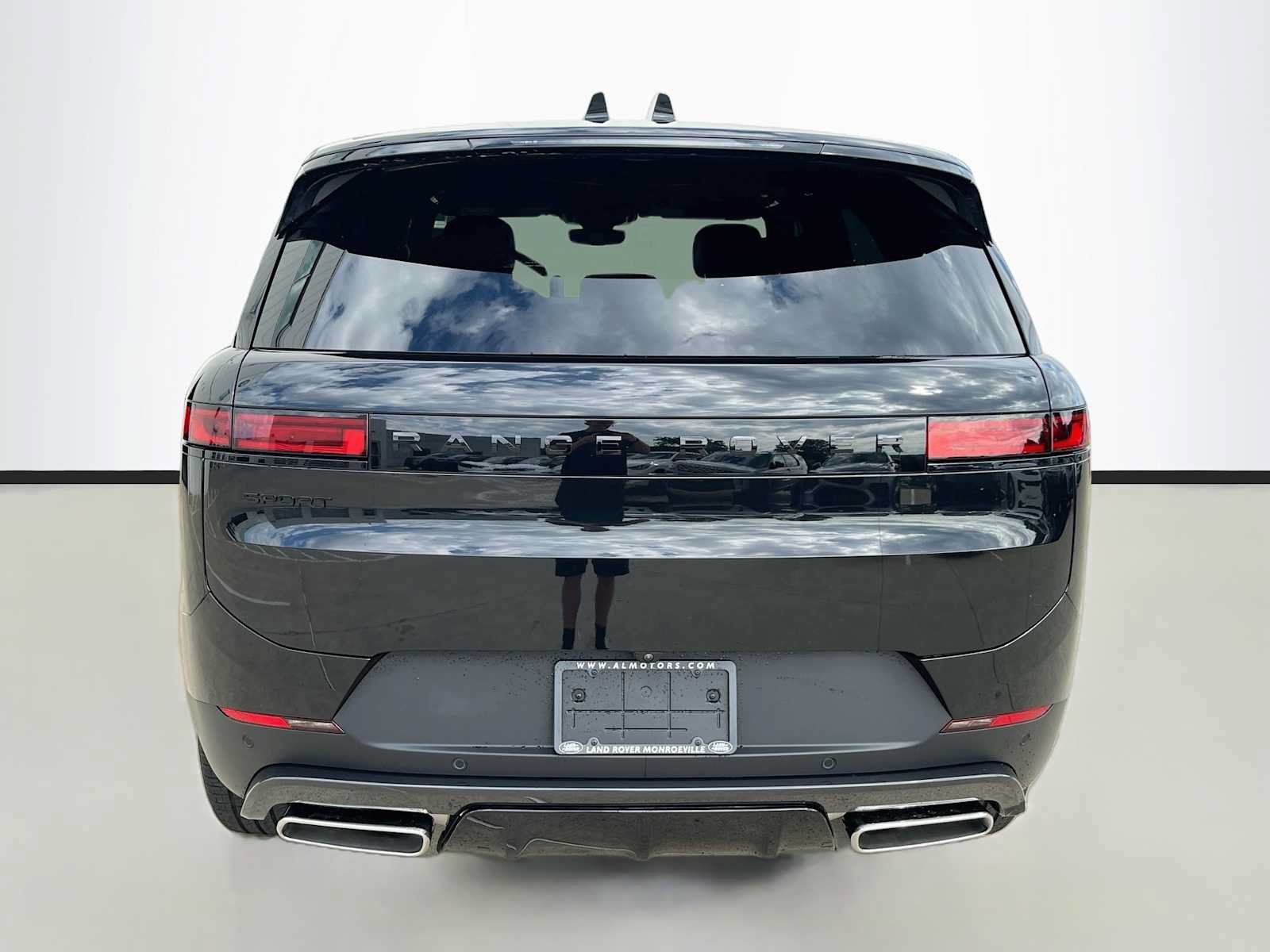 New 2027 Land Rover Range Rover Sport SE AWD/4WD image 4