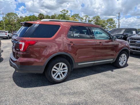 Used 2018 Ford Explorer XLT w/ Equipment Group 202A AWD/4WD image 4