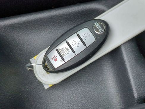 Used 2021 Nissan Versa SV FWD image 34