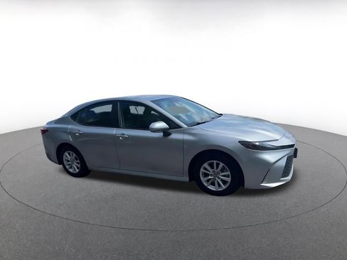 Used 2025 Toyota Camry LE image 2