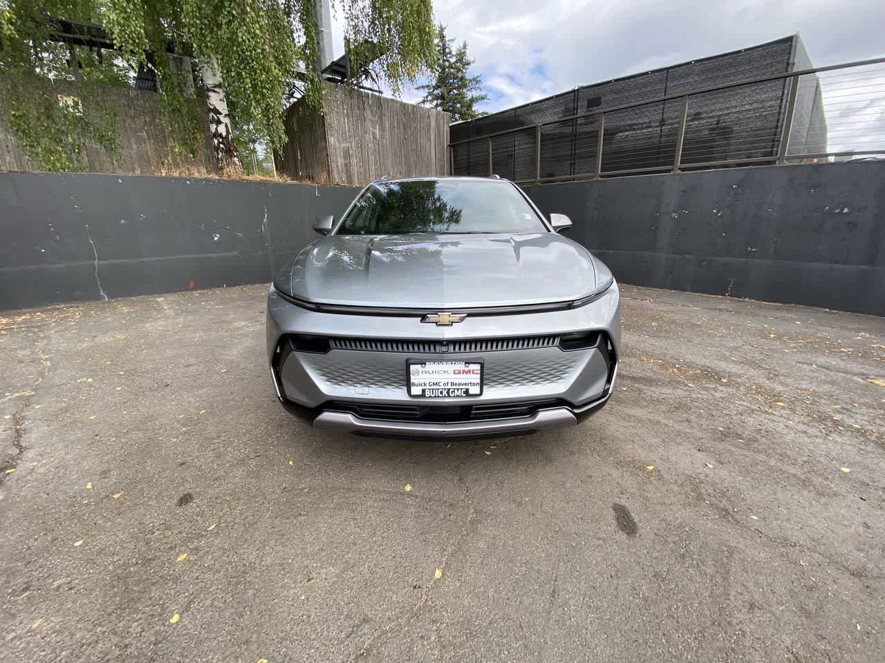 Used 2024 Chevrolet Equinox EV LT FWD image 9