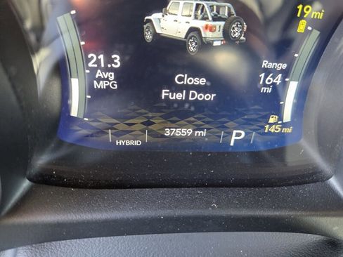 Used 2023 Jeep Wrangler Unlimited Sahara w/ Cold Weather Group image 19