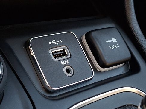 Used 2021 Jeep Cherokee Latitude Lux image 24