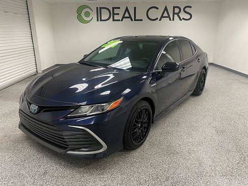 Used 2021 Toyota Camry LE image 1