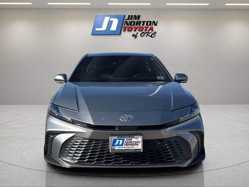 Used 2025 Toyota Camry SE FWD image 2