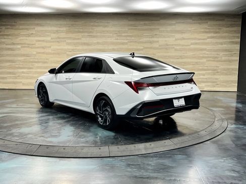 Used 2025 Hyundai Elantra SEL FWD image 14