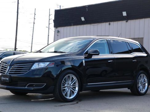 Used 2019 Lincoln MKT AWD image 17
