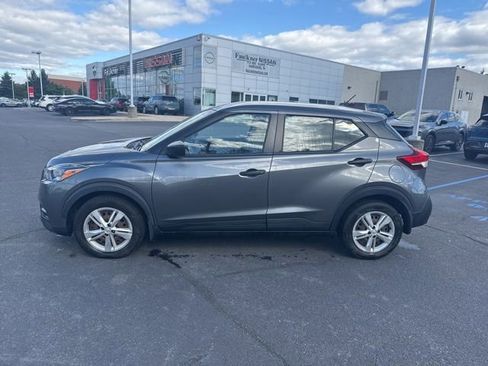 Used 2019 Nissan Kicks S FWD image 4