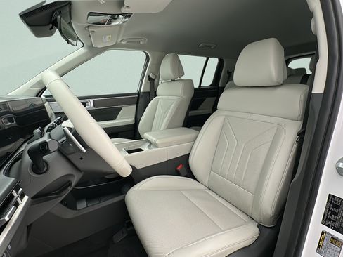 Used 2025 Hyundai Santa Fe SEL AWD/4WD image 14