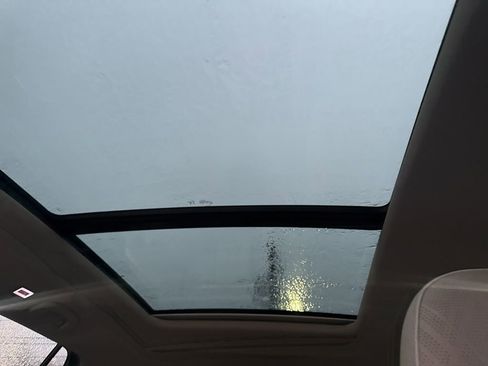 Used 2025 Volkswagen Atlas SEL Premium R-Line image 9