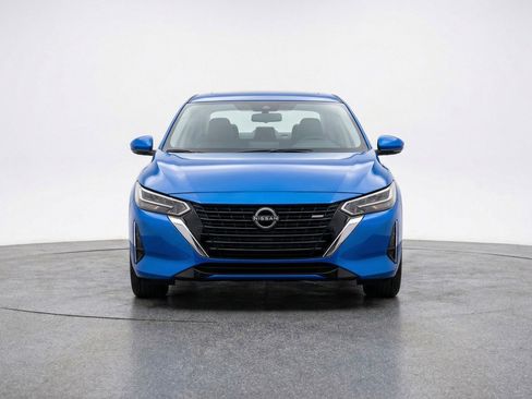 Used 2025 Nissan Sentra SV FWD image 2