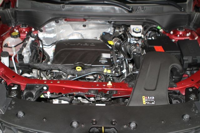 Used 2025 Chevrolet Trax LS w/ LS Convenience Package FWD image 3