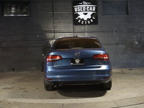 Used 2017 Volkswagen Jetta SE image 4