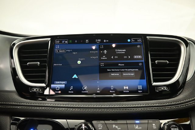 Used 2025 Chrysler Pacifica Limited FWD image 13