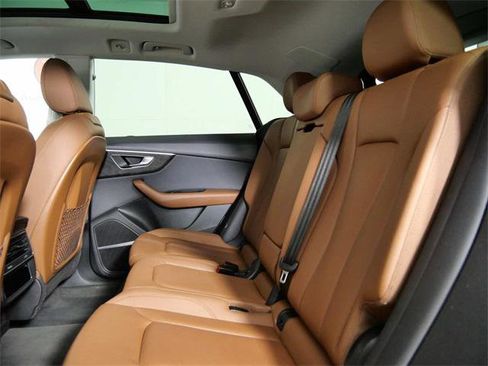 Used 2022 Audi Q8 Premium Plus image 16