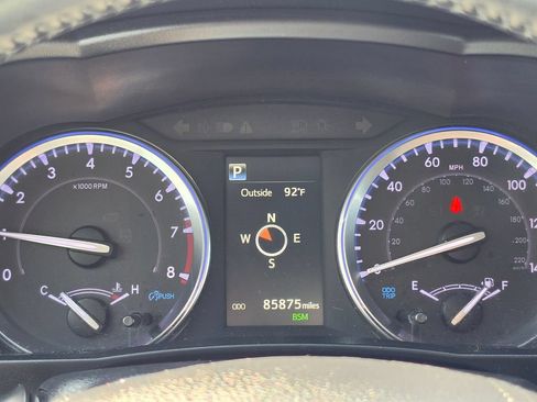 Used 2019 Toyota Highlander XLE AWD/4WD image 22
