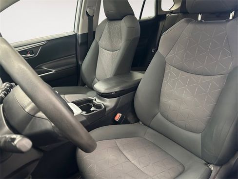 Used 2019 Toyota RAV4 XLE w/ Carpet Mat Package image 9
