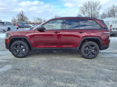 Used 2025 Jeep Grand Cherokee Limited w/ Black Appearance Package image 31