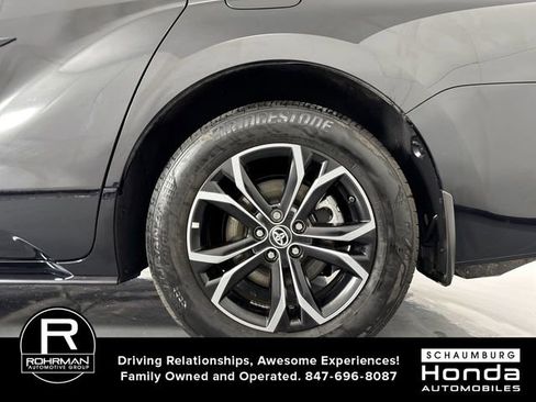 Used 2025 Toyota Sienna Platinum image 6