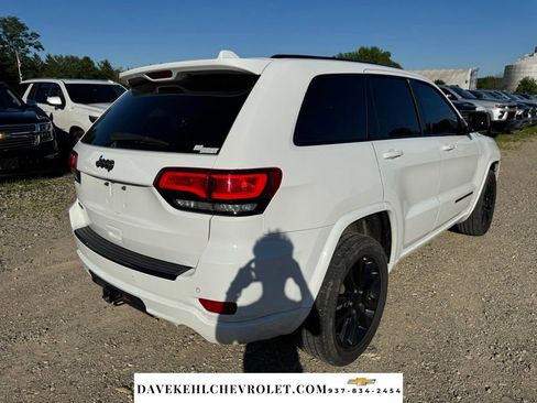 Used 2018 Jeep Grand Cherokee Altitude AWD/4WD image 3