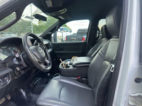 Used 2024 RAM 2500 Tradesman w/ Chrome Appearance Group AWD/4WD image 18